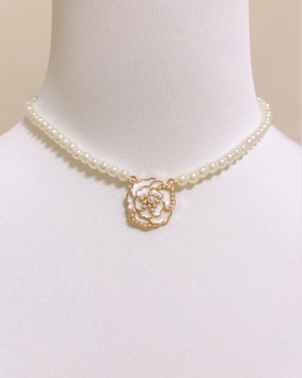 CAMELLIA Pearl Necklace - White