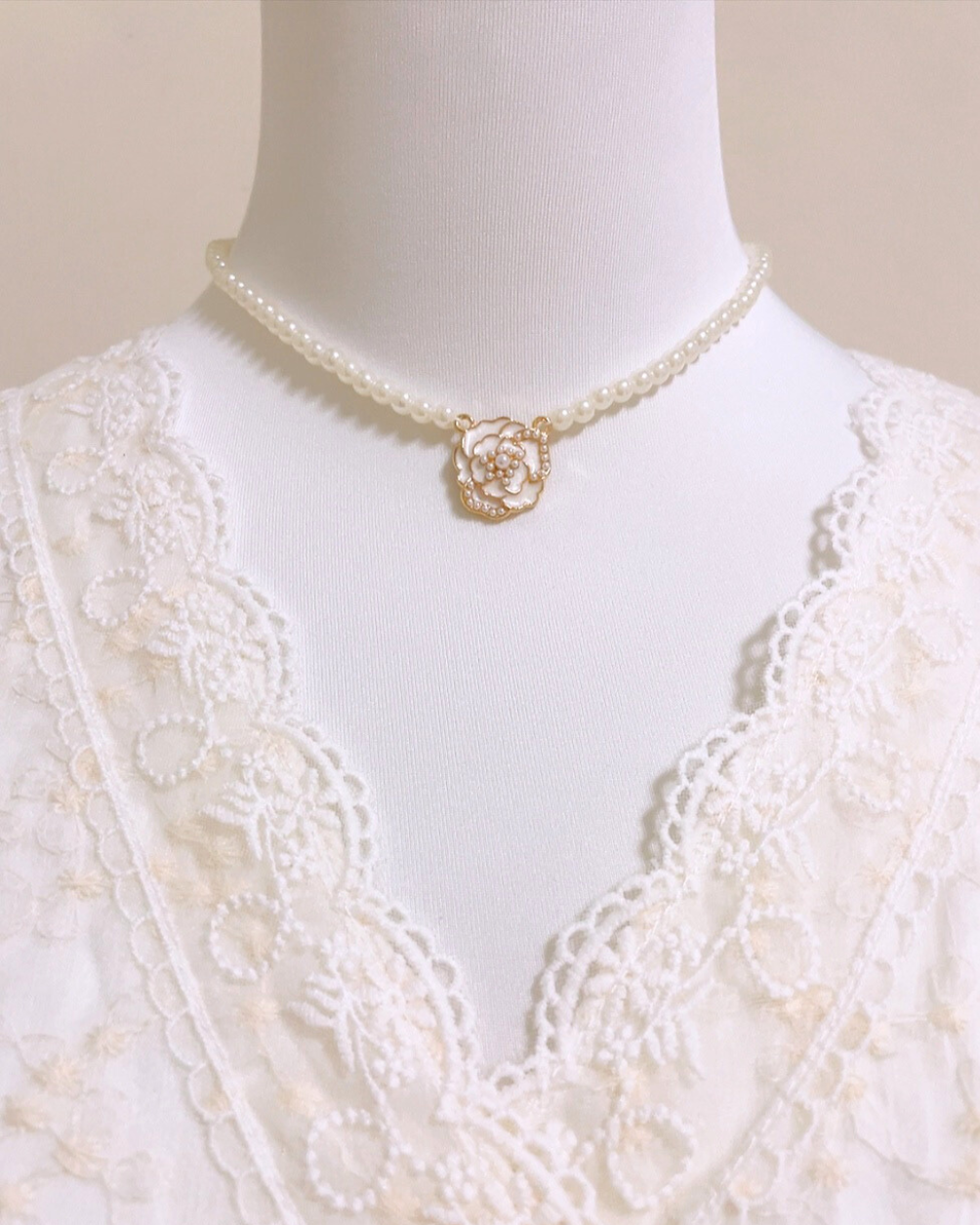 CAMELLIA Pearl Necklace - White