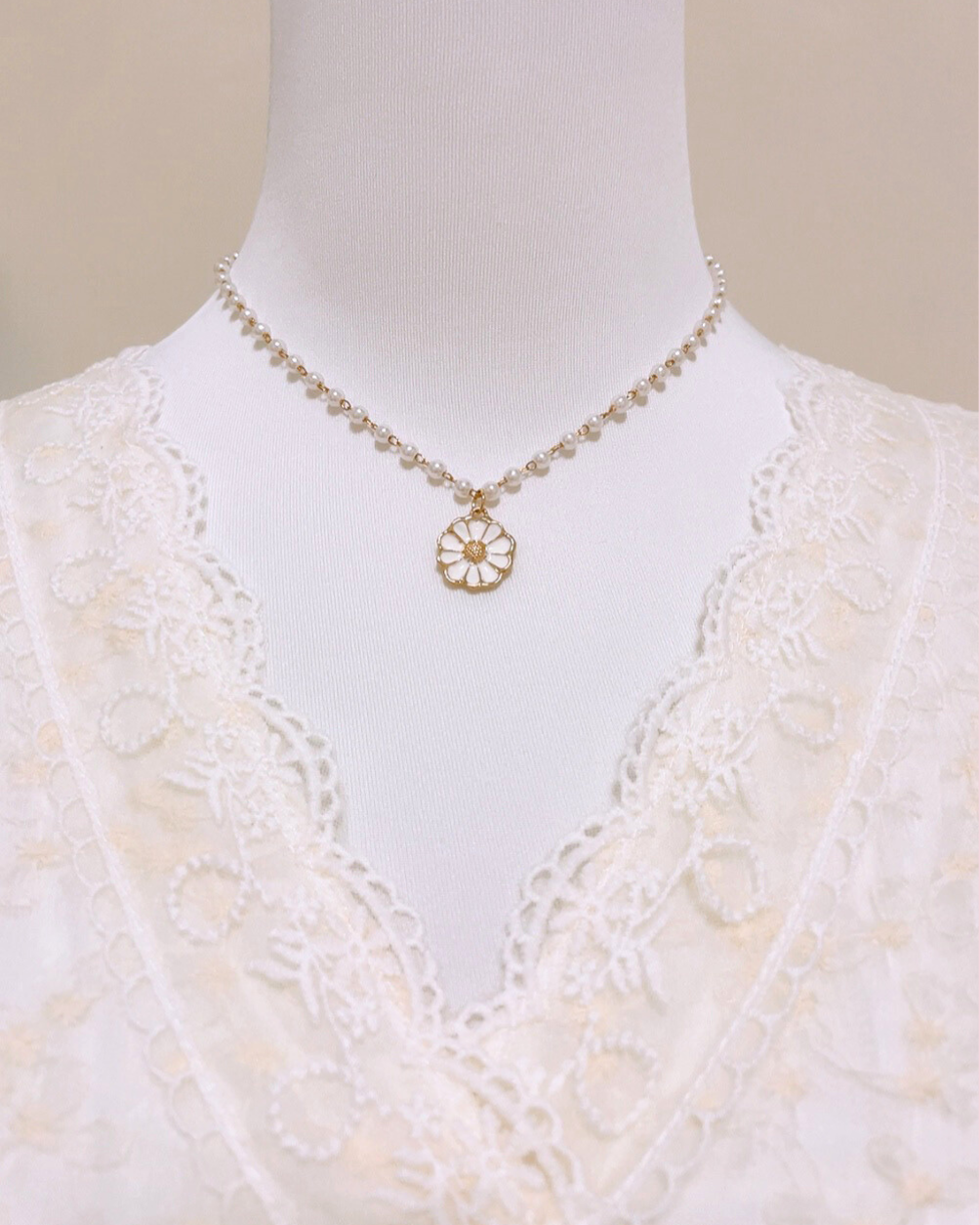 DAISY Pearl Necklace - White