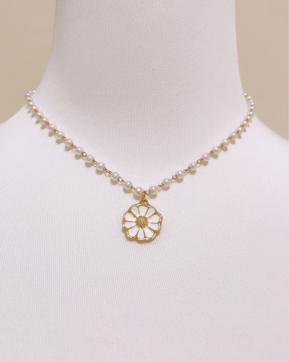 DAISY Pearl Necklace - White